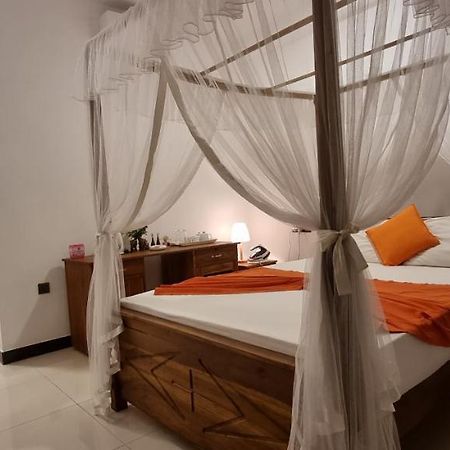 Bed and Breakfast Maduranga N Guest Mirissa Exterior foto