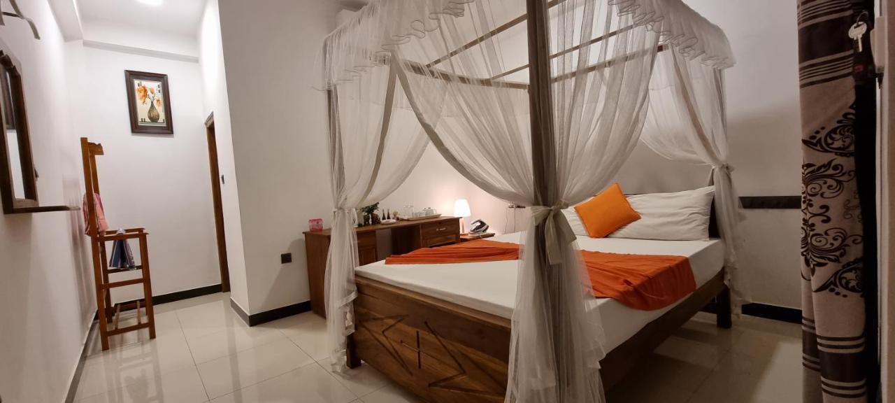 Bed and Breakfast Maduranga N Guest Mirissa Exterior foto