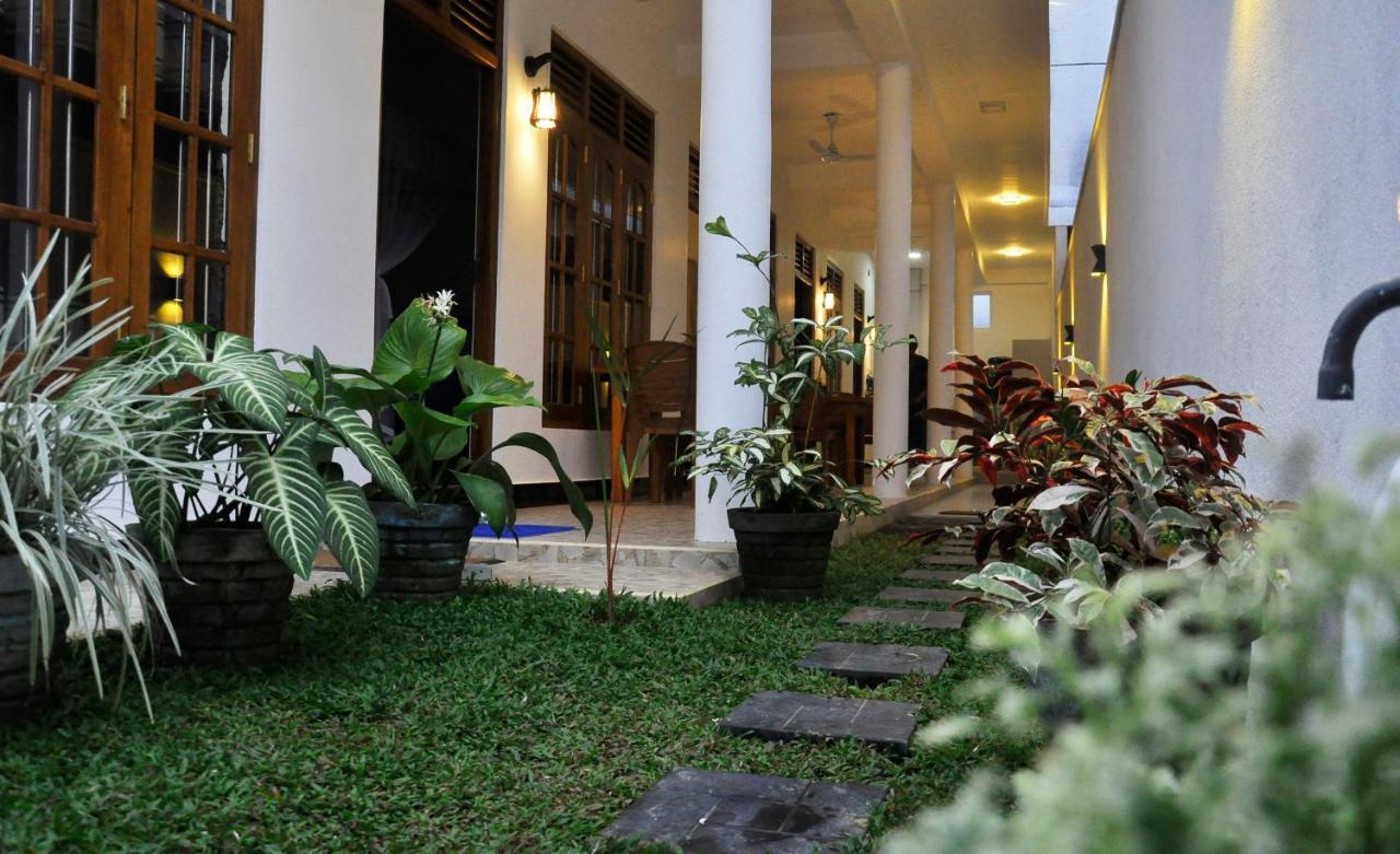 Bed and Breakfast Maduranga N Guest Mirissa Exterior foto