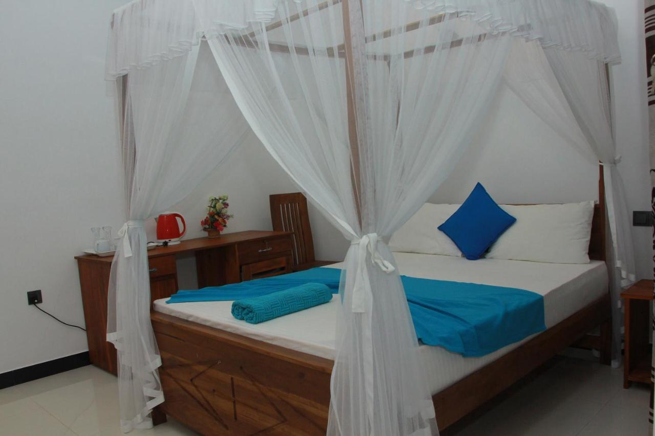 Bed and Breakfast Maduranga N Guest Mirissa Exterior foto